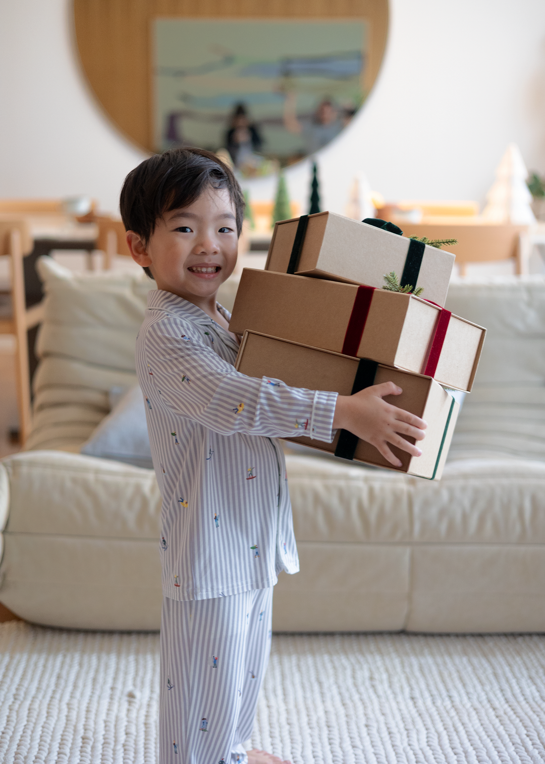 Baby Shower Gift Box vs. DIY Gift Set: Pros and Cons for New Parents